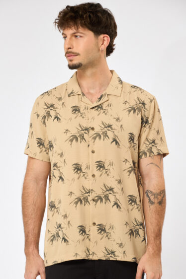 חולצה מכופתרת טרופי ריזורט