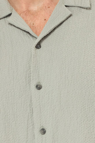 חולצה מכופתרת טקסטורת קמטים - ירוק בהיר