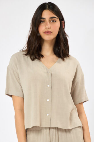 חולצת כפתורים במפתח V - אבן