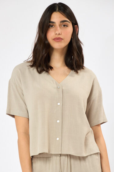 חולצת כפתורים במפתח V - אבן