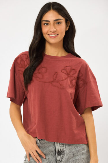 חולצת טי עם רקמה קדמית - בורדו
