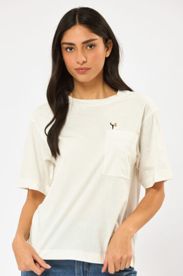 חולצת טי עם כיס ורקמה - אופוויט