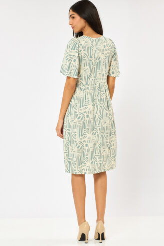 שמלה מודפסת עם צווארון V