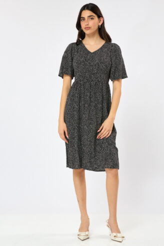 שמלה מודפסת עם צווארון V