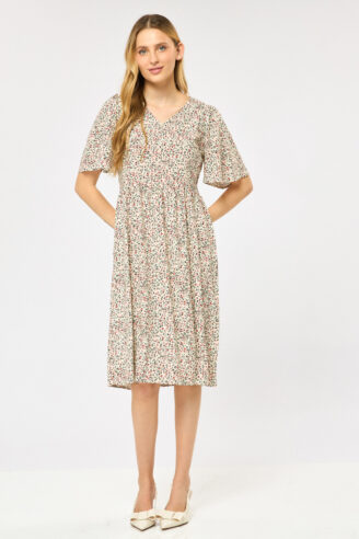 שמלה מודפסת עם צווארון V