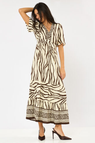 שמלה מודפסת בסגנון אתני אקלקטי