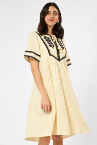 שמלת כותנה טטרה עם רקמה וגדילים