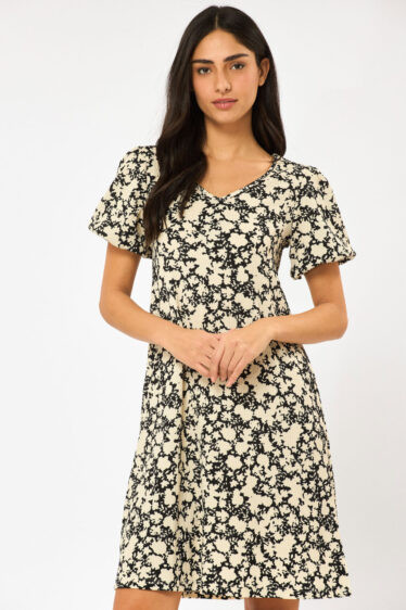 שמלה מודפסת עם צווארון V