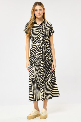 שמלת סריג מודפסת עם חגורת קשירה שמלת סריג מודפסת עם חגורת קשירה