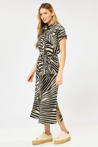 שמלת סריג מודפסת עם חגורת קשירה