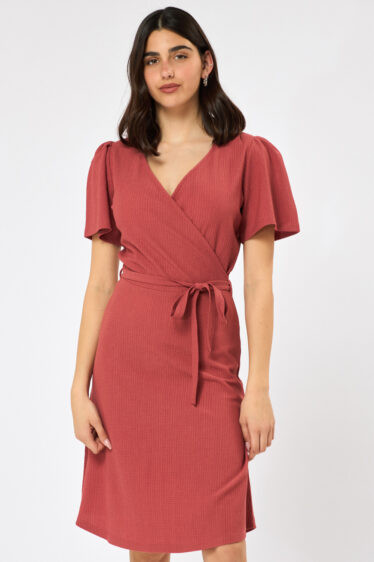 שמלת סריג בגזרת מעטפת