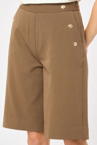 ברמודה אלגנטית עם כפתורים דקורטיביים - חום