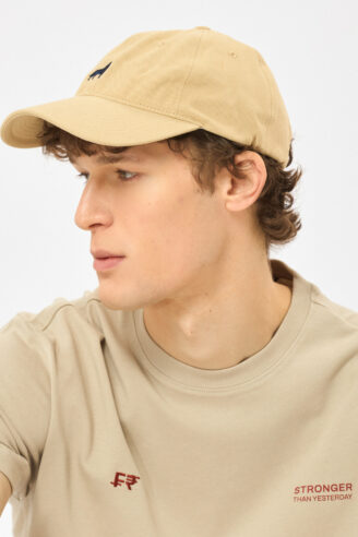 כובע מצחייה עם רקמה