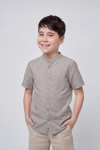 חולצת ילדים במראה פשתן צווארון סיני - בז'